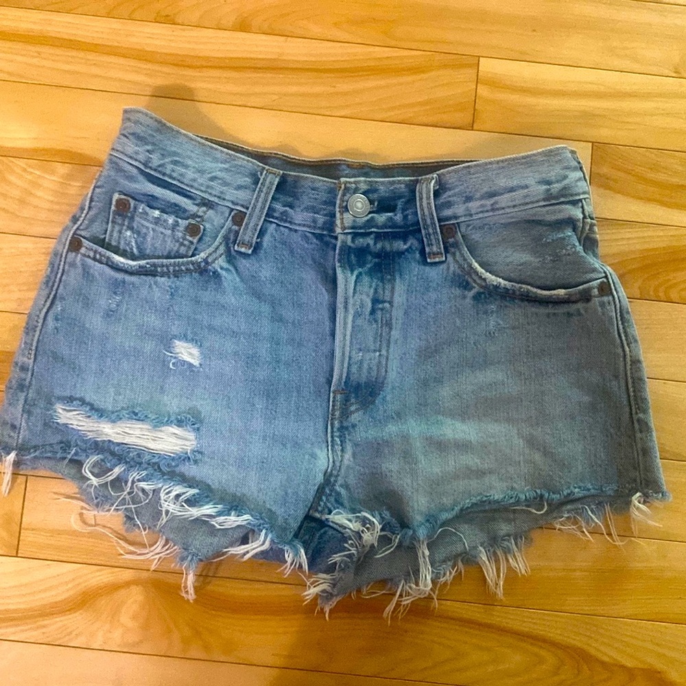 Levi’s 501 Shorts🍒